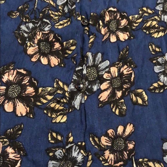 Cute off the shoulder top - Picture 3 of 3